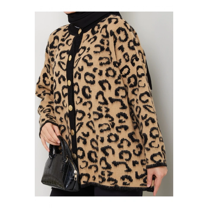 KADIN LEOPAR DESEN UZUN HIRKA YUMOŞ TRİKO GOLD DÜĞMELİ BEJ