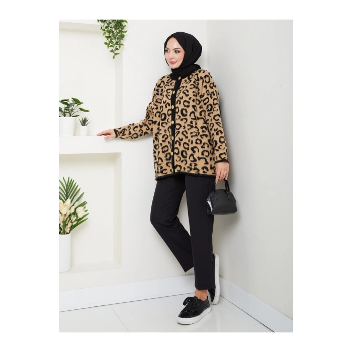 KADIN LEOPAR DESEN UZUN HIRKA YUMOŞ TRİKO GOLD DÜĞMELİ BEJ