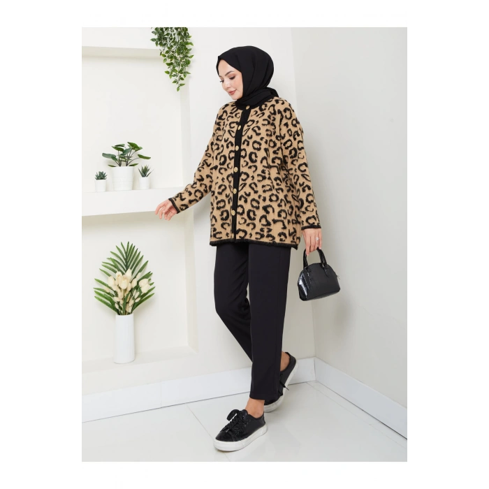 KADIN LEOPAR DESEN UZUN HIRKA YUMOŞ TRİKO GOLD DÜĞMELİ BEJ