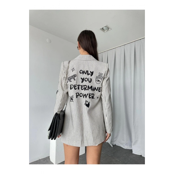 KADIN ÇİZGİLİ TASARIM NAKIŞLI CEKET