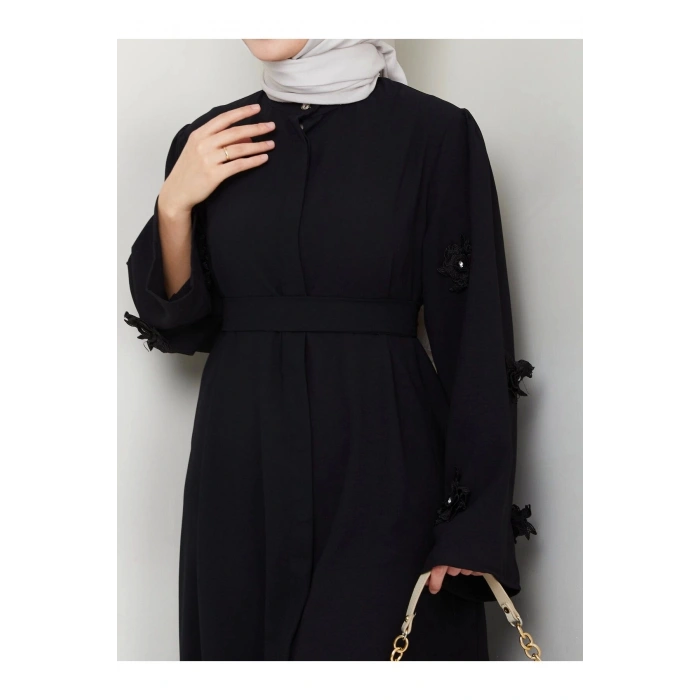 KOLU GÜL DANTELLİ DETAYLI ABAYA TESETTÜR GIYIM KADIN FERACE ELBISE SİYAH