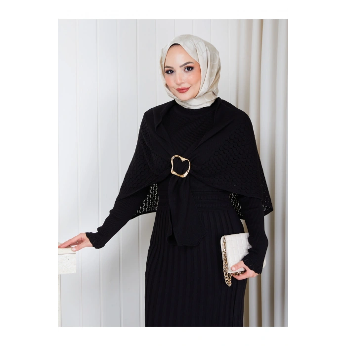 KADIN PELERİN DETAYLI PİLİSELİ BROŞ DETAYLI UZUN TRİKO İKİLİ ELBESİ