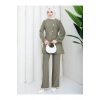 GÜMÜŞ RENGİ DÜĞME DETAYLI KEMERLI TESETTÜR TAKIM