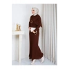 KADIN PELERİN DETAYLI PİLİSELİ BROŞ DETAYLI UZUN TRİKO İKİLİ ELBESİ