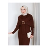 KADIN PELERİN DETAYLI PİLİSELİ BROŞ DETAYLI UZUN TRİKO İKİLİ ELBESİ