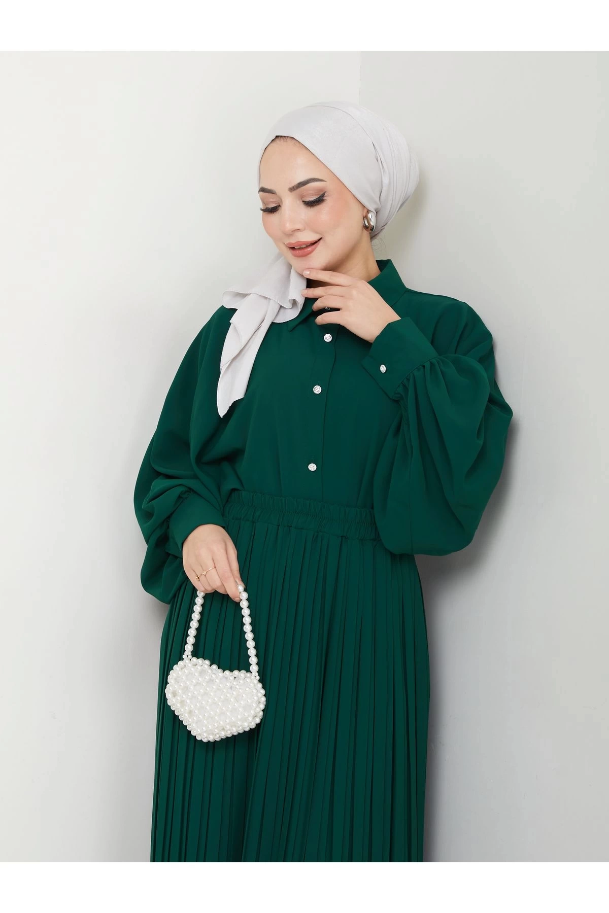 ETEĞİ PLİSELİ  GÖMLEKLI YAKA TESETTÜR TAKIM YEŞİL