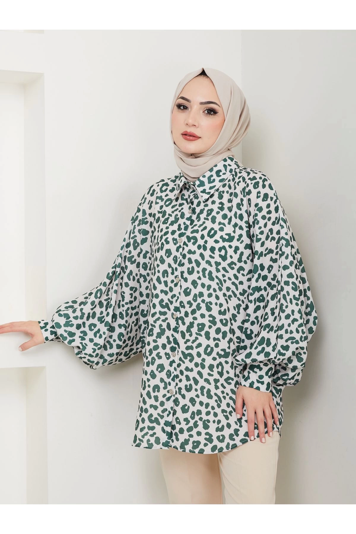 LEOPAR DESENLİ GÖMLEK UZUN KOL 2508 ZÜMRÜT 38 BEDEN