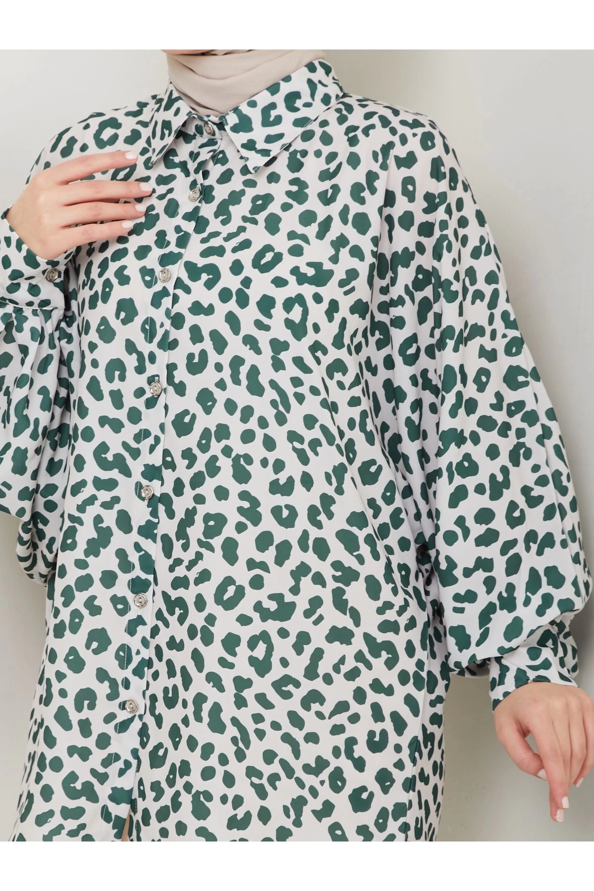 LEOPAR DESENLİ GÖMLEK UZUN KOL 2508 ZÜMRÜT 38 BEDEN