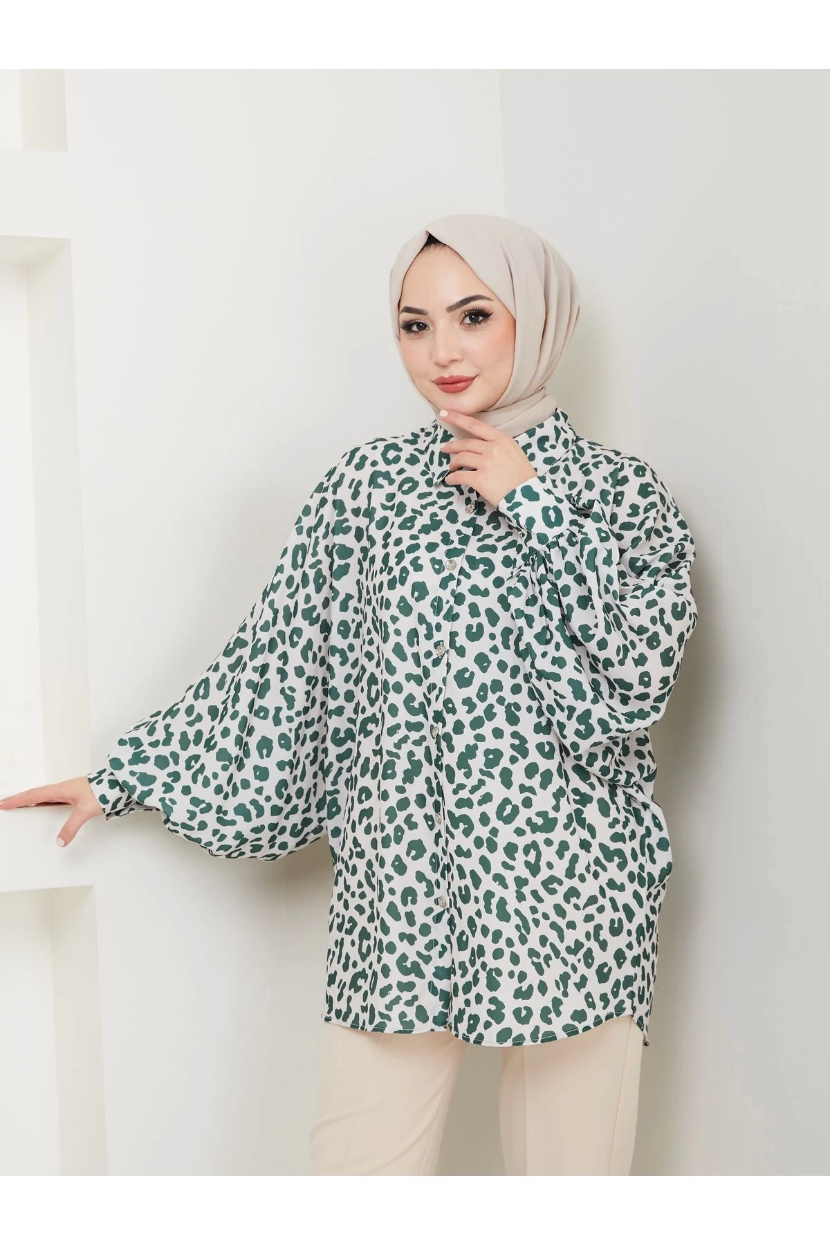 LEOPAR DESENLİ GÖMLEK UZUN KOL 2508 ZÜMRÜT 38 BEDEN