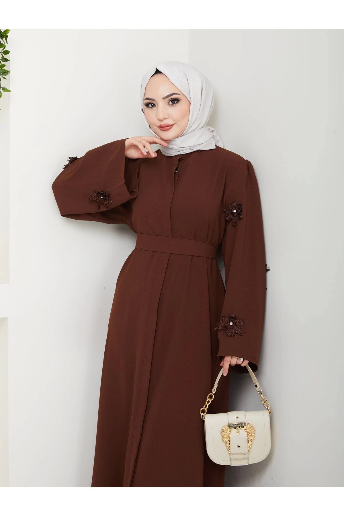 KOLU GÜL DANTELLİ DETAYLI ABAYA TESETTÜR GIYIM KADIN FERACE ELBISE 5007 KAHVE