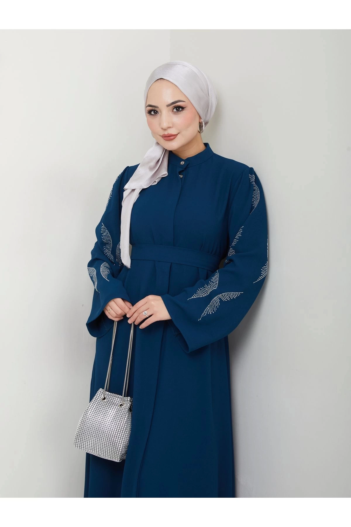 TAŞLİ ABAYA TESETTÜR GIYIM KADIN FERACE ELBISE İNDİGO