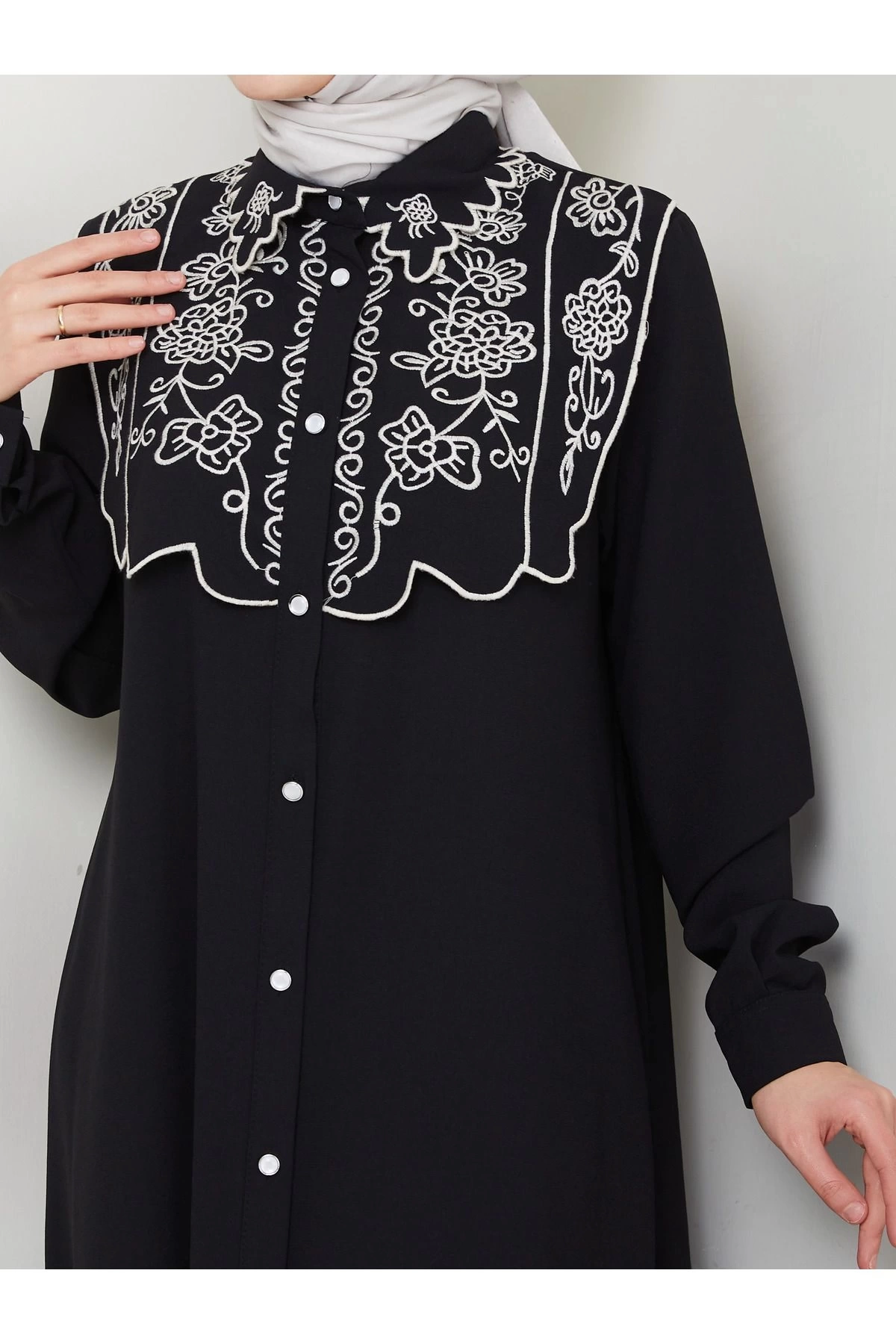 NAKIŞLI ABAYA TESETTÜR GIYIM KADIN FERACE ELBİSE 814 SİYAH