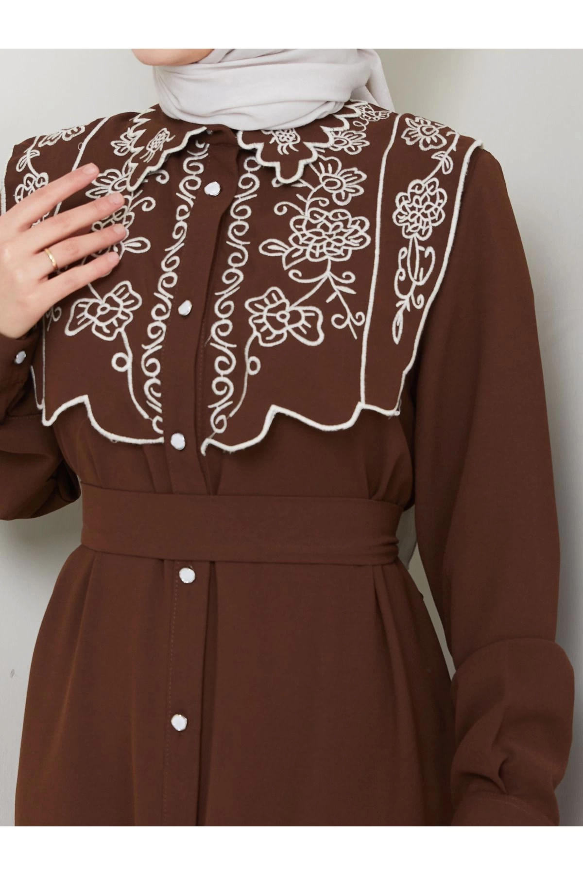 NAKIŞLI ABAYA TESETTÜR GIYIM KADIN FERACE ELBİSE 814 KAHVE