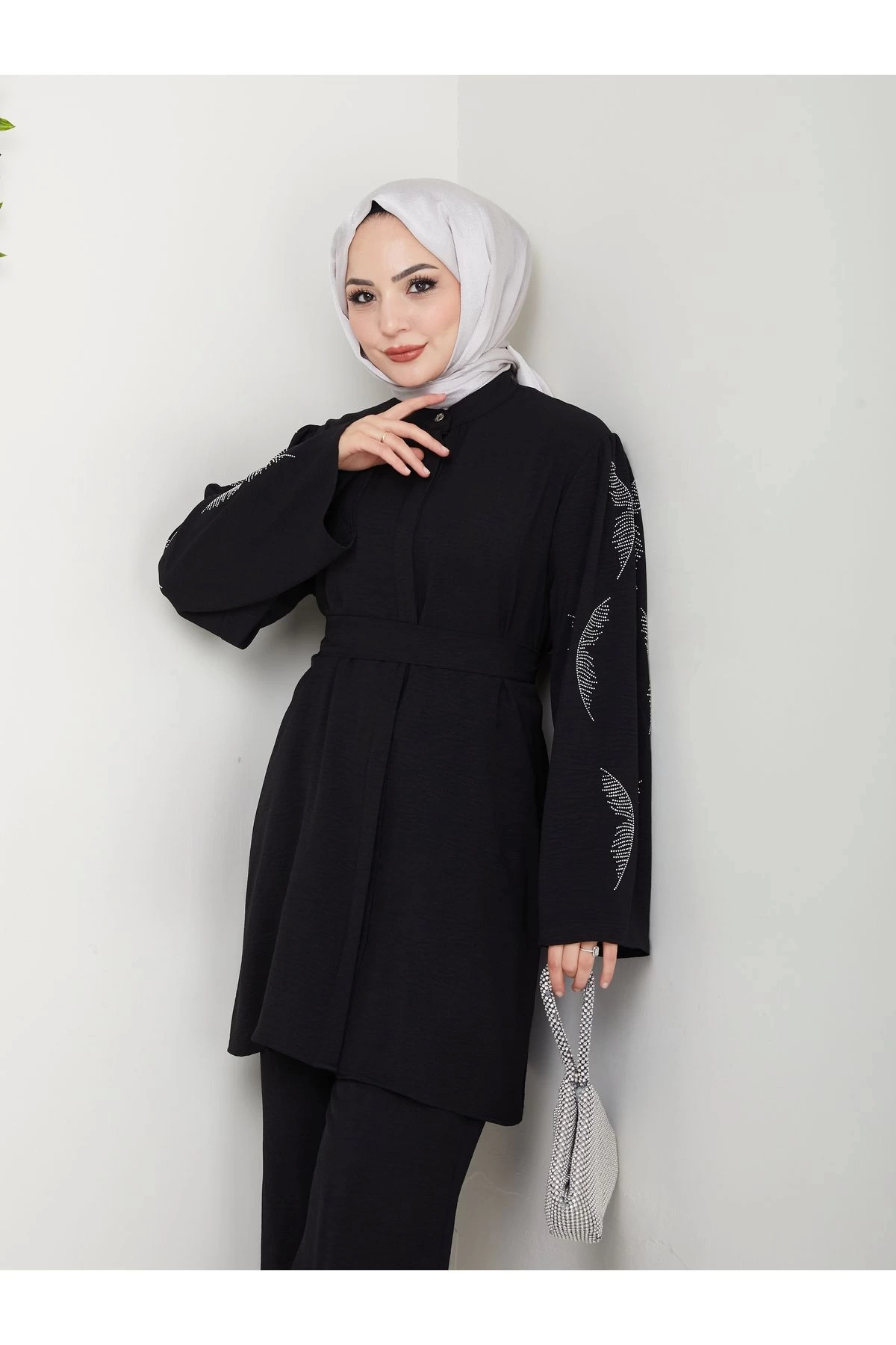 KELEBEK TAŞLİ AYROBİN TESETTÜR TAKIM SİYAH 854