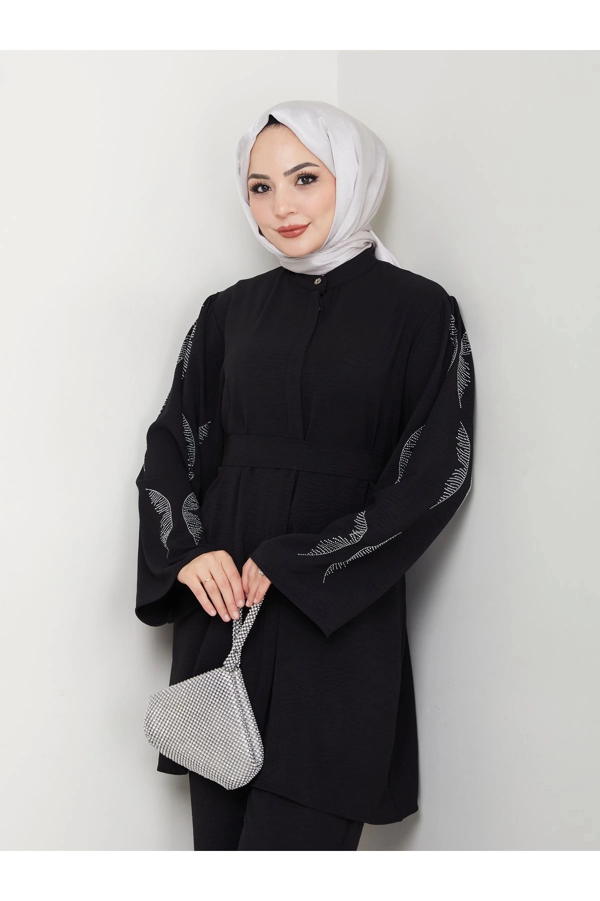 KELEBEK TAŞLİ AYROBİN TESETTÜR TAKIM SİYAH 854