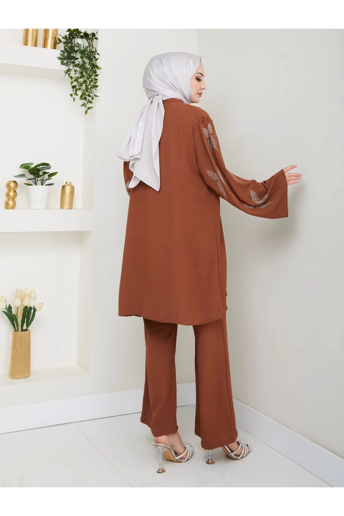 KELEBEK TAŞLİ AYROBİN TESETTÜR TAKIM KAHVE 854