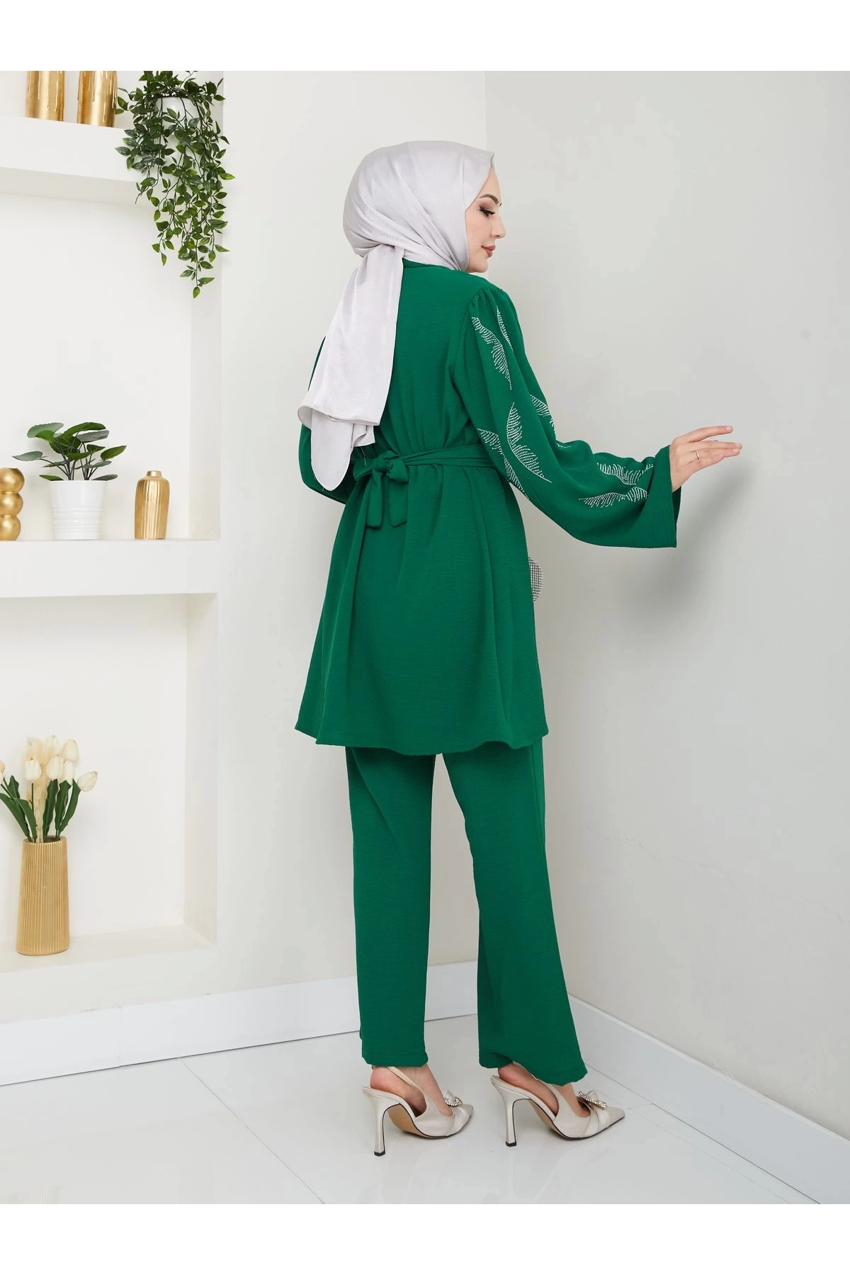 KELEBEK TAŞLİ AYROBİN TESETTÜR TAKIM ZÜMRÜT 854