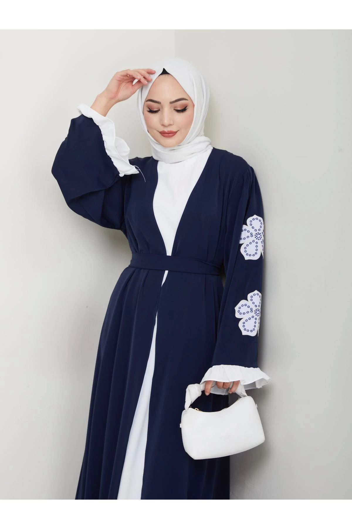 GÜLLÜ NAKIŞ KOL DETAYI İKİLİ ABİYE İÇİ BEYAZ