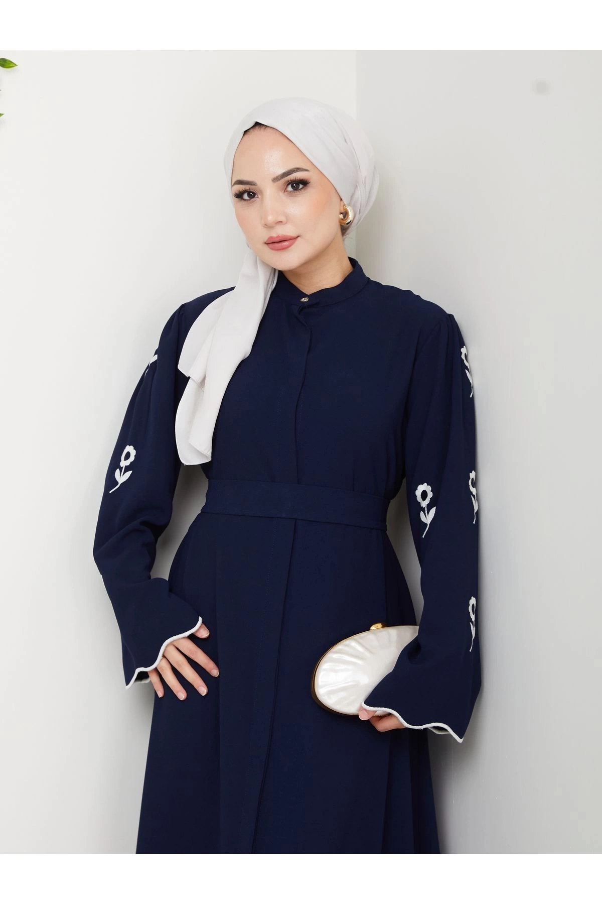 KOLU ÇİÇEK NAKIŞ DETAYLI TESETTÜR KADIN ABİYE ELBİSE LACİVERT
