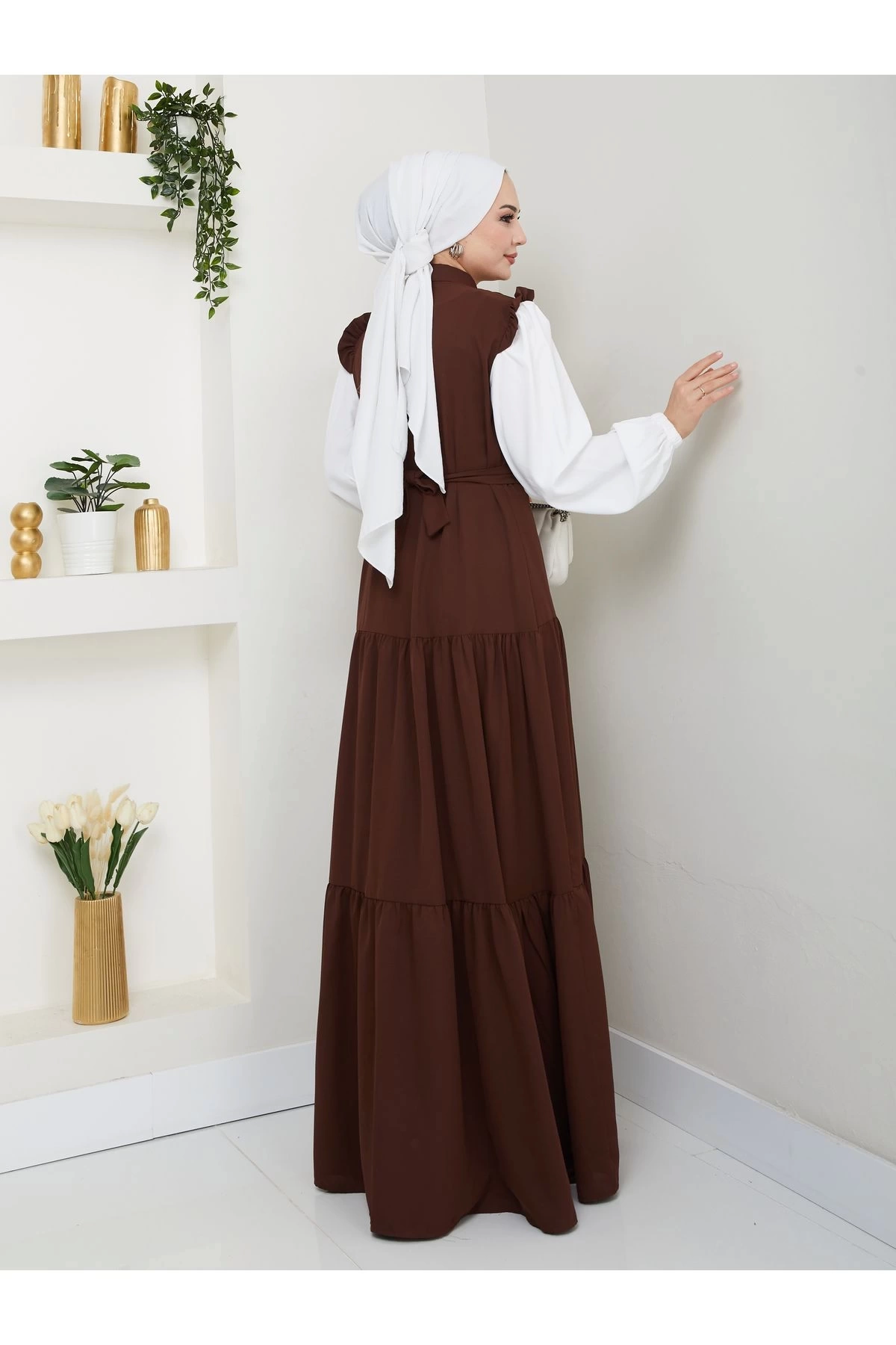 KOLU BEYAZ SALAŞ KADIN TESETTÜR ELBİSE