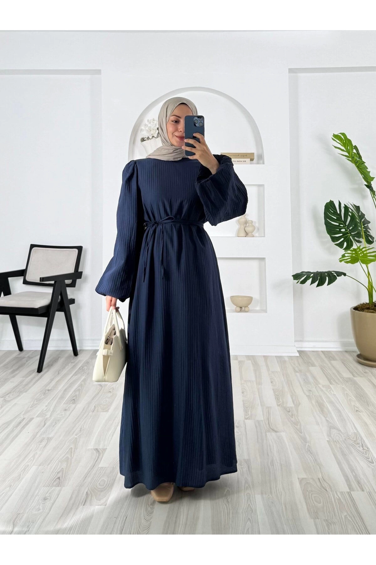 PİLİSELİ VRN POLYESTER KUMAŞ ASTARLI -BALON KOL HAKIM YAKA KEMERLİ ELBİSE