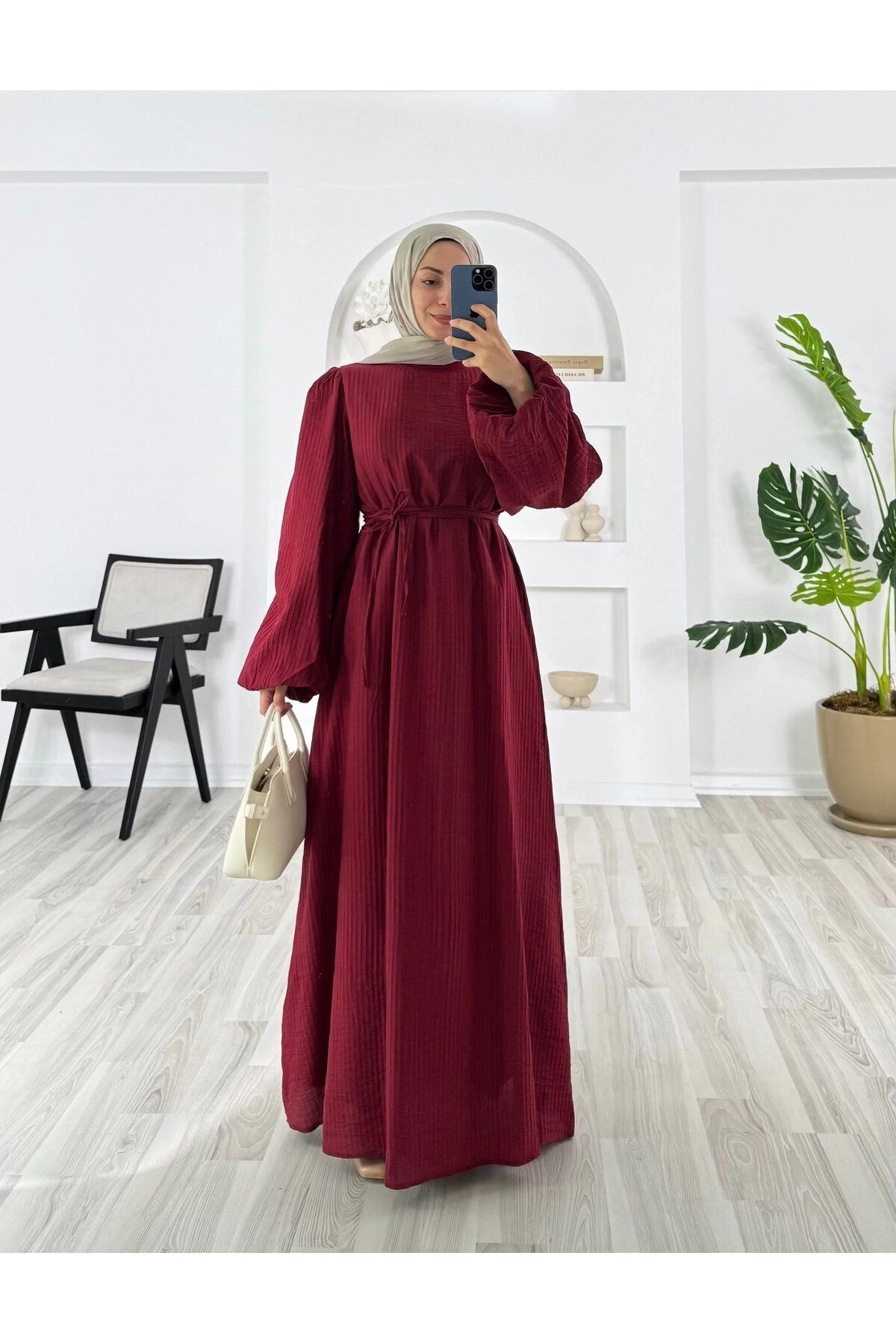 PİLİSELİ VRN POLYESTER KUMAŞ ASTARLI -BALON KOL HAKIM YAKA KEMERLİ ELBİSE