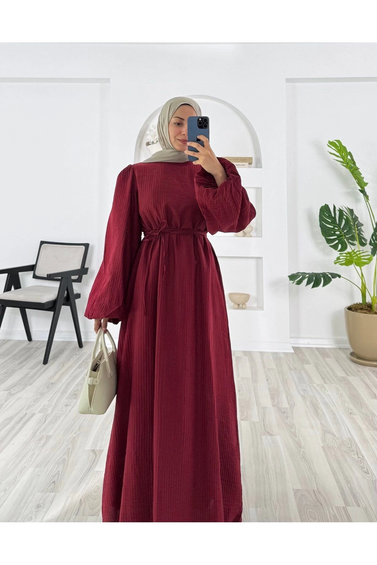 PİLİSELİ VRN POLYESTER KUMAŞ ASTARLI -BALON KOL HAKIM YAKA KEMERLİ ELBİSE