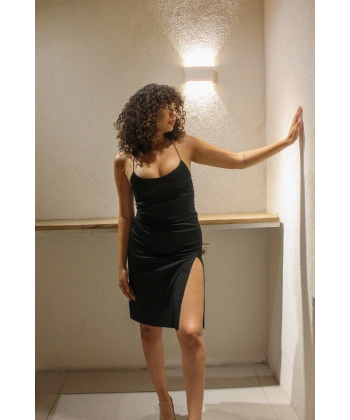 Yırtmaçlı Siyah Elbise