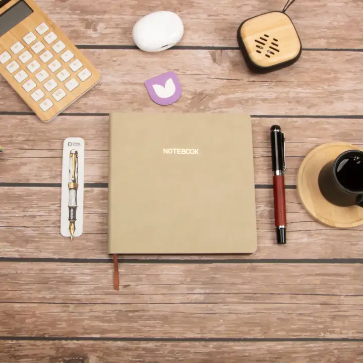 16,5x16,5 cm Krem Yumuşak Deri Kapak Noktalı Tarihsiz Dikişli Not Okul Defteri