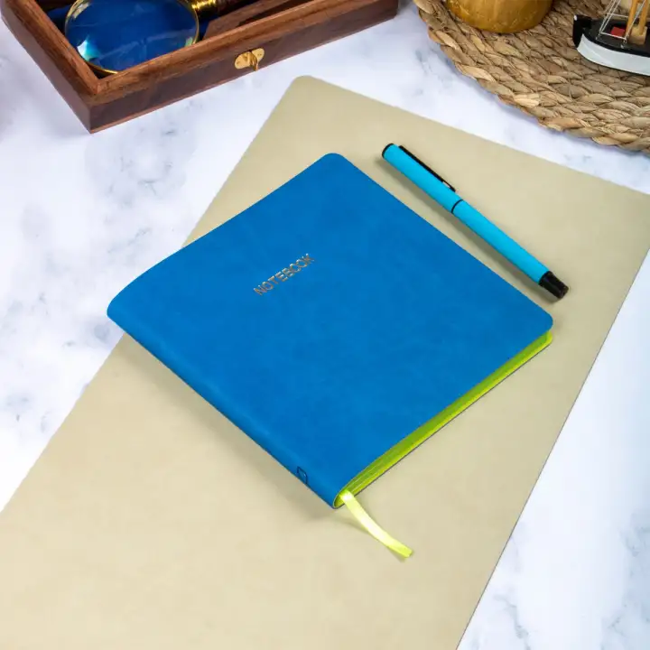 16,5x16,5 cm Mavi Yumuşak Deri Kapak Noktalı Tarihsiz Dikişli Not Okul Defteri