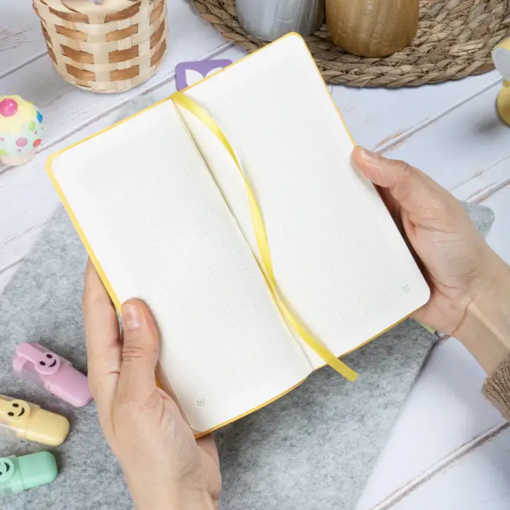 9x18 cm Fıstık Yeşil Yumuşak Vegan Deri Kapak Kareli Tarihsiz Not Okul Defteri