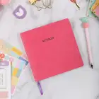 16,5x16,5 cm Pembe Yumuşak Deri Kapak Noktalı Tarihsiz Dikişli Not Okul Defteri