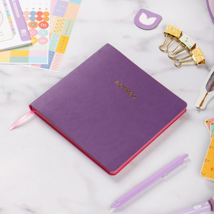 16,5x16,5 cm Mor Yumuşak Deri Kapak Noktalı Tarihsiz Dikişli Not Okul Defteri