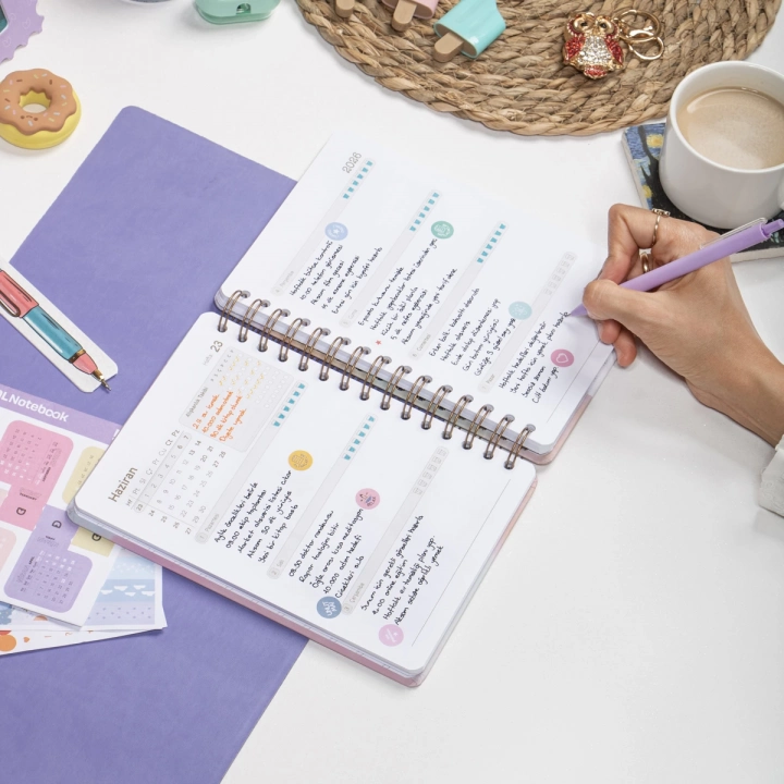 2025-2026 A5 Akademik Ajanda Spiralli Kuşe Kapak 16 Aylık - Renklerin Dansı