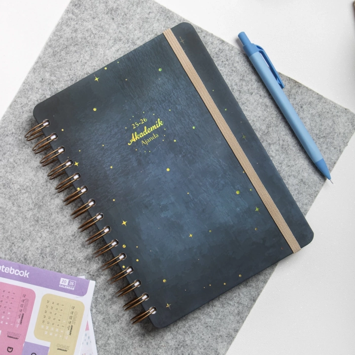 2025-2026 A5 Akademik Ajanda Spiralli Kuşe Kapak 16 Aylık - Yıldızlı Gökyüzü