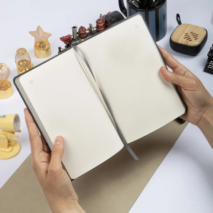 Esnek Kapaklı Noktalı Defter 13x19 Kırmızı Vegan Deri