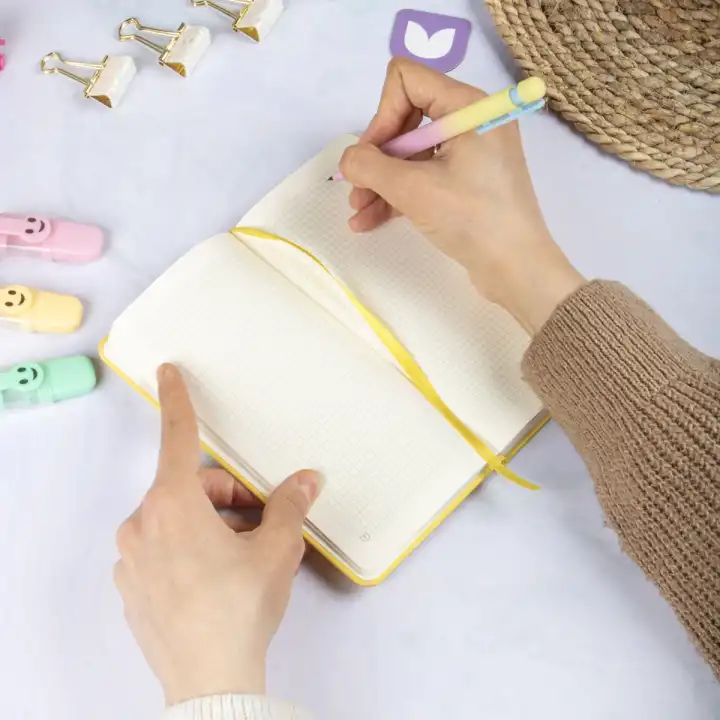 9x18 cm Sert Kapak Kareli Not Defteri – Tarihsiz Okul Defteri – Sarı