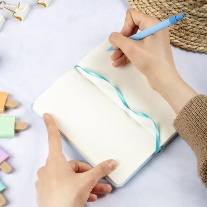 9x18 cm Sert Kapak Kareli Not Defteri – Tarihsiz Okul Defteri – Mavi