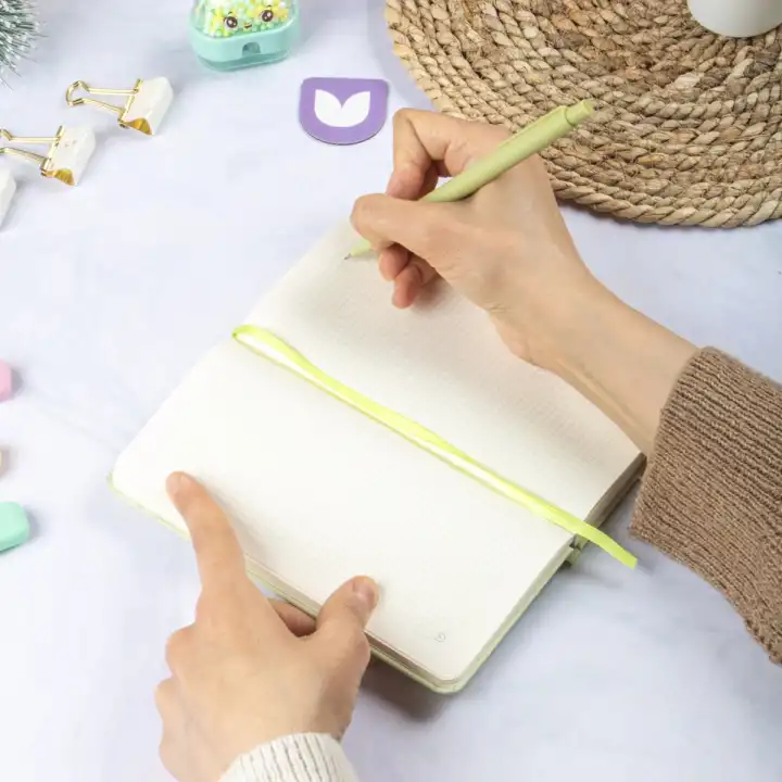 9x18 cm Sert Kapak Kareli Not Defteri – Tarihsiz Okul Defteri – Yeşil