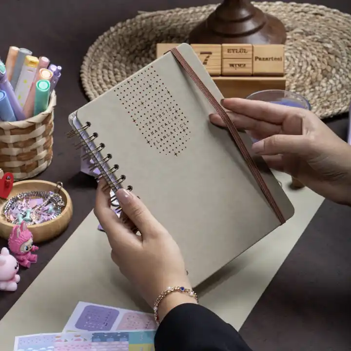 12li Tarihsiz Planlayıcı Ajanda Yılbaşı Hediye Seti - 15x21 cm - Vegan Deri Kapak