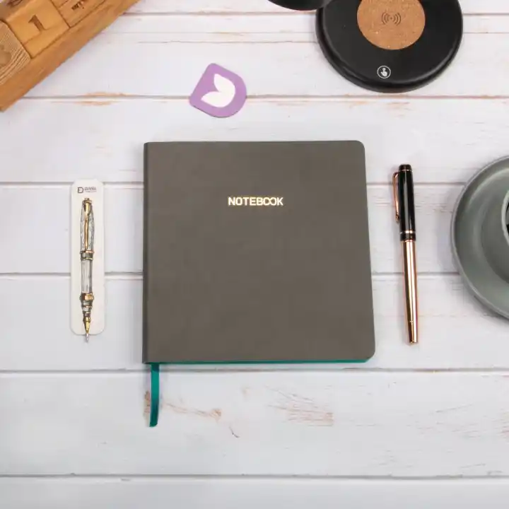 16,5x16,5 cm Füme Yumuşak Deri Kapak Noktalı Tarihsiz Dikişli Not Okul Defteri