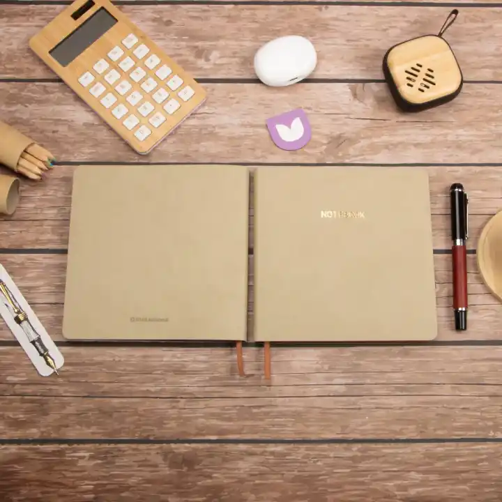 16,5x16,5 cm Krem Yumuşak Deri Kapak Noktalı Tarihsiz Dikişli Not Okul Defteri