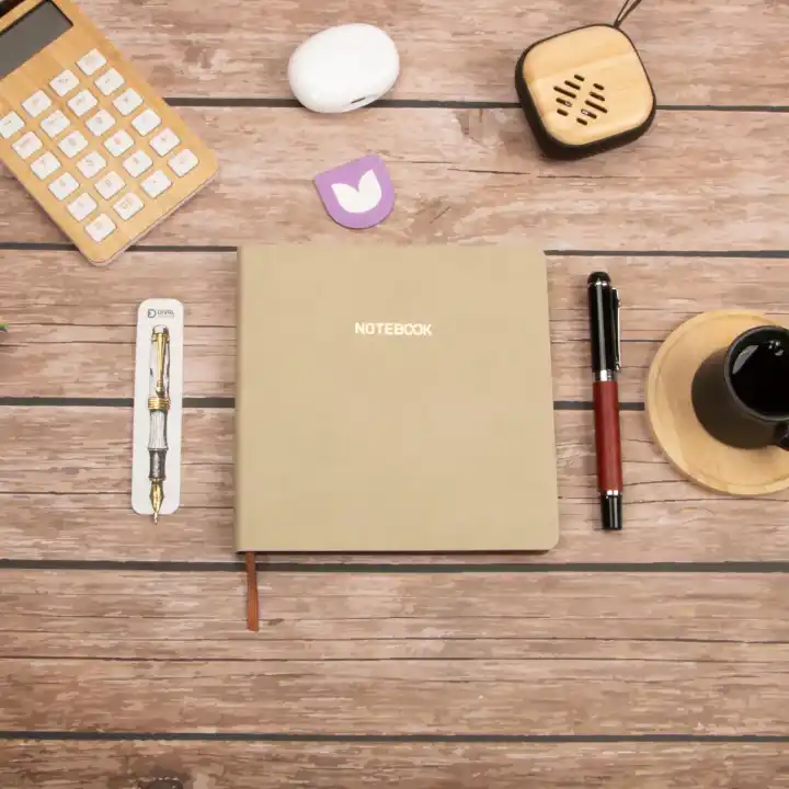 16,5x16,5 cm Krem Yumuşak Deri Kapak Noktalı Tarihsiz Dikişli Not Okul Defteri