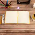 16,5x16,5 cm Fıstık Yeşil Yumuşak Deri Kapak Noktalı Tarihsiz Dikişli Not Okul Defteri