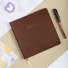 16,5x16,5 cm Kahverengi Yumuşak Deri Kapak Noktalı Tarihsiz Dikişli Not Okul Defteri