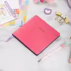 16,5x16,5 cm Pembe Yumuşak Deri Kapak Noktalı Tarihsiz Dikişli Not Okul Defteri