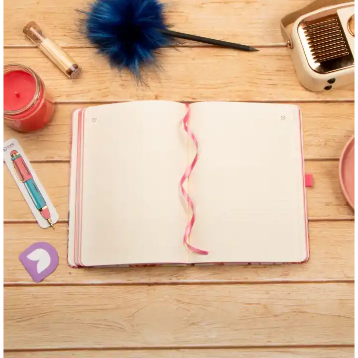 13,5x20 cm Çiçekli Sert Kapak Noktalı Tarihsiz Dikişli Not Okul Defteri