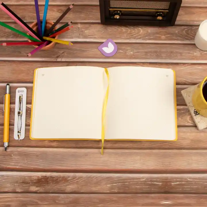 16,5x16,5 cm Fıstık Yeşil Yumuşak Deri Kapak Noktalı Tarihsiz Dikişli Not Okul Defteri