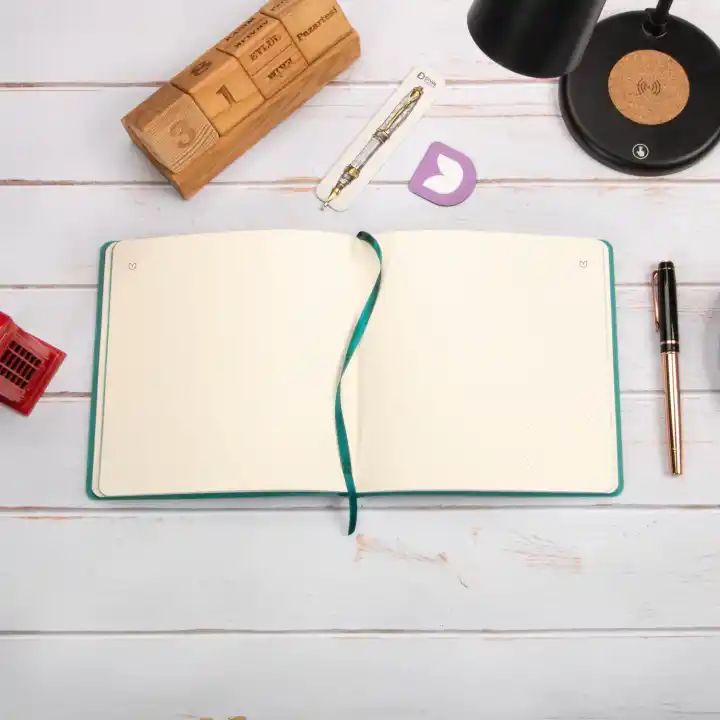 16,5x16,5 cm Füme Yumuşak Deri Kapak Noktalı Tarihsiz Dikişli Not Okul Defteri