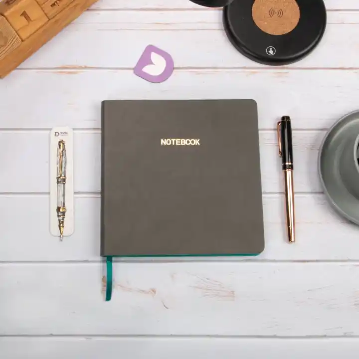 16,5x16,5 cm Füme Yumuşak Deri Kapak Noktalı Tarihsiz Dikişli Not Okul Defteri